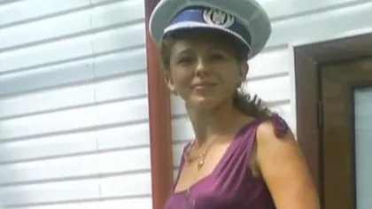 Dezmăţ într-o secţie de Poliţie. O tânără a pozat în ipostaze sexy îmbrăcată în poliţistă VIDEO