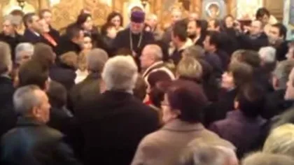 Protest cu zeci de enoriaşi la o biserică din Zalău VIDEO