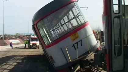 Un tramvai a DERAIAT la Arad. Trei persoane au fost rănite
