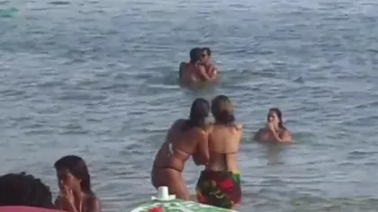 Momente fierbinţi pe o plajă din Brazilia. Doi turişti au făcut SEX ÎN APĂ, în văzul tuturor