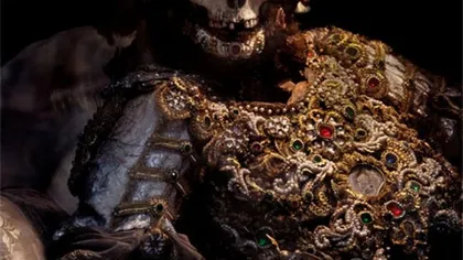 Misterul scheletelor îmbrăcate în aur şi pietre preţioase. Imagini incredibile cu relicvele - FOTO