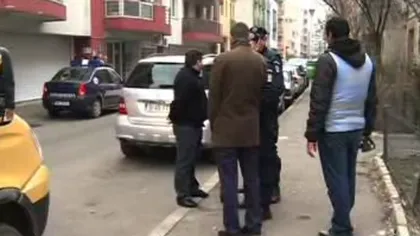 SCANDAL în centrul Capitalei: Executor judecătoresc, luat de ambulanţă după ce fost lovit cu maşina
