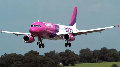 Momente de groază pentru pasagerii unei aeronave Wizz Air. Aterizare de urgenţă, o pasăre a lovit unul dintre motoarele avionului