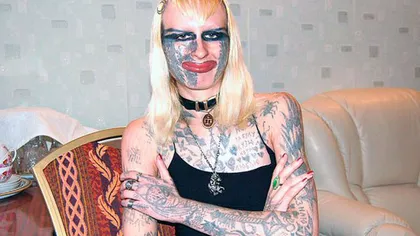 O femeie s-a tatuat singură pe tot corpul: Talentul său lasă, însă, de dorit FOTO