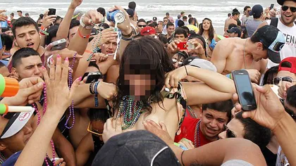 Ce fac elevii în vacanţă: Fotografii şocante de la cea mai mare petrecere din lume