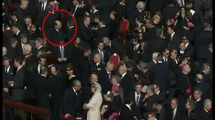Băsescu, în mulţimea de la Vatican: Şeful statului a discutat cu Joe Biden. Vezi despre ce VIDEO