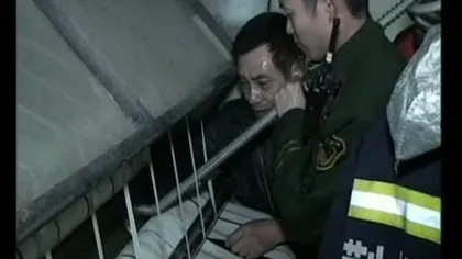 Un chinez a rămas cu braţul blocat într-o maşina de spălat industrială VIDEO