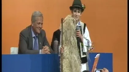 Moment folcloric la Convenţia PDL. Un copil din Suceava i-a cântat lui Vasile Blaga VIDEO
