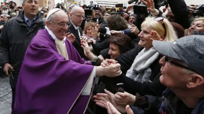 Spontaneitatea Papei Francisc, un coşmar pentru gărzile sale de securitate