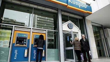 O filială a Bank of Cyprus din Grecia a fost atacată cu cocktailuri Molotov