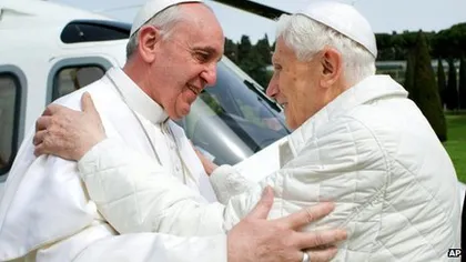 Premieră absolută: Papa Francisc şi Benedict al XVI-lea au vorbit şi au mâncat la aceeaşi masă