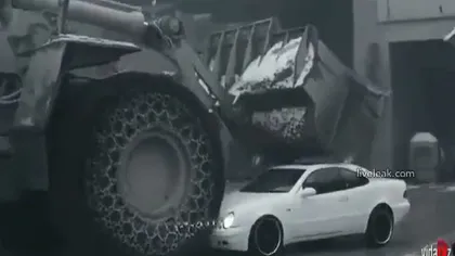 În cât timp se poate distruge un Mercedes sport VIDEO