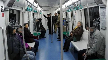 NESIMŢIRE fără LIMITE: A păcălit oamenii pentru a sta jos în metrou. Ce truc folosea FOTO