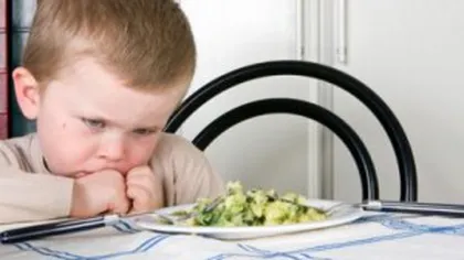 Ai un copil mofturos la mâncare? Află cum îl poţi face să mănânce orice