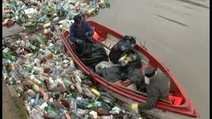 Poluare cu PET-uri pe râul Cerna: Lotul olimpic de caiac se antrenează printre deşeuri VIDEO