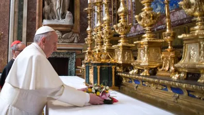 Schimbat peste noapte: Papa Francisc şi-a scos ochelarii în prima sa zi de Pontificat VIDEO