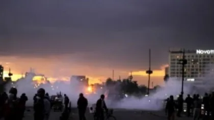 Criză în Egipt: Manifestanţii au incendiat un comisariat din Port Said