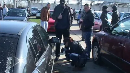 Maşini vandalizate, în târgul de maşini din Arad VIDEO