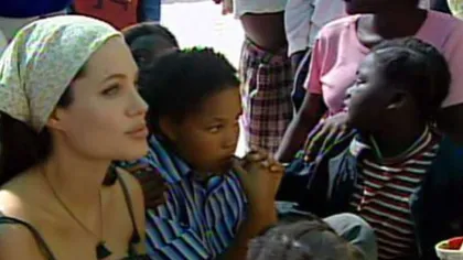 Angelina Jolie finanţează şcoli în Afganistan cu banii câştigaţi din bijuteriile pe care le creează