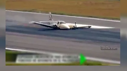 Un pilot a făcut o manevră spectaculoasă, fără tren de aterizare VIDEO