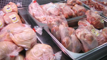Zeci de tone de carne de pui şi de fructe, confiscate de poliţiştii bucureşteni