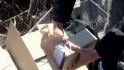 Zeci de mii de pachete de ţigări ascunse în groapa de gunoi VIDEO