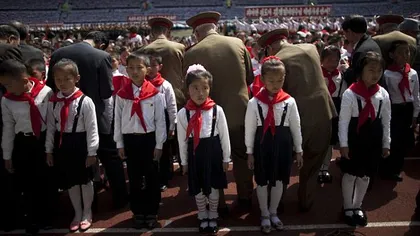 Imagini ce te fac să tremuri: Cum sunt îndoctrinaţi nord-coreenii de mici GALERIE FOTO
