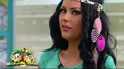 Daniela Crudu, cu pete de URINĂ pe rochie, în direct la TV