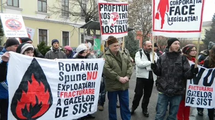 Românii protestează împotriva exploatării gazelor de şist: La ce pericol ne supunem
