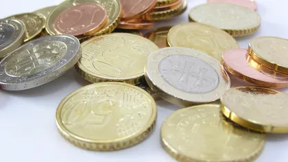 Guvernul renunţă să mai transmită CE o ţintă pentru adoptarea monedei euro VIDEO