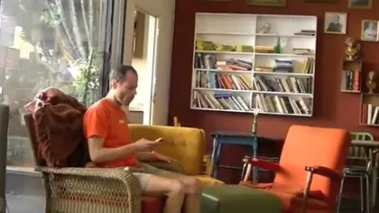 Râzi cu lacrimi: Ce se întâmplă când un om se deghizează într-un scaun VIDEO