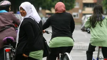 O ţară arabă le permite în sfârşit femeilor să meargă cu bicicleta, cu anumite condiţii