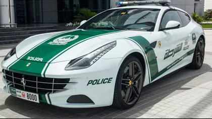 Lux desăvârşit la Brigada Rutieră: Poliţistele din Dubai patrulează în Ferrari