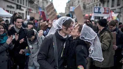 Vot istoric în Franţa: Adunarea Naţională adoptat proiectul care permite casătoriile homosexuale