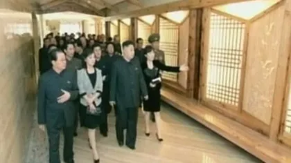 APARIŢIE RARĂ: Kim Jong-un şi soţia sa, la inaugurarea unui spital VIDEO