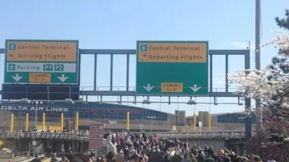 Panică pe aeroportul din New York: Un terminal a fost EVACUAT din cauza unui pachet suspect