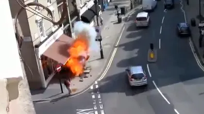 Explozie la Londra: O minge uriaşă de foc, proiectată pe trotuar VIDEO