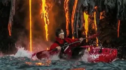 Spectaculos, dar periculos: La plimbare cu caiacul pe râul de lavă GALERIE FOTO VIDEO