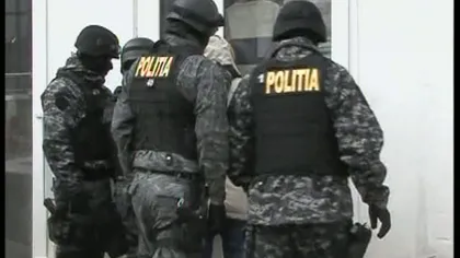 Percheziţii la suspecţi de terorism, în Craiova. Gruparea a cumpărat ilegal arme militare letale