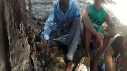 Mazăre a cinstit un şef de trib din Madagascar cu ţuică VIDEO