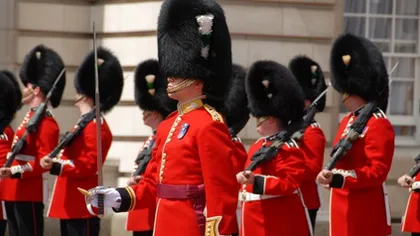 Regina Elizabeta a II-a are gărzi RÂIOASE la Palatul Windsor