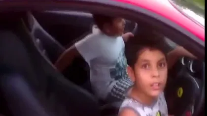 Şi-a lăsat copilul de 9 ani să conducă un Ferrari VIDEO