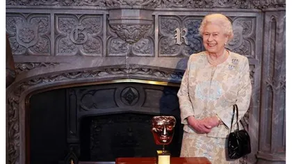 Regina Marii Britanii a primit premiul BAFTA pentru scurta ei carieră artistică, în James Bond