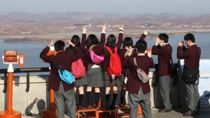 Turismul n-are frică de război: La frontiera dintre cele două Corei este un du-te vino