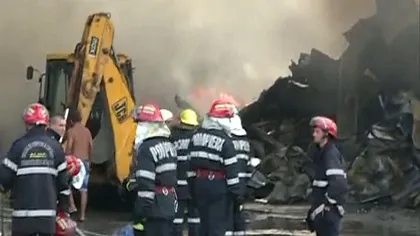 Incendiu puternic la o firmă din Găeşti. Au ars peste 35 de tone de componente din plastic