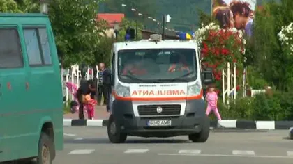 Ambulanţă aflată în misiune, blocată de nunta fiicei unui om de afaceri din Motru VIDEO