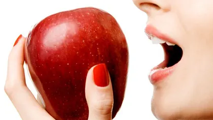 Cum trebuie mâncate merele pentru a profita din plin de calităţile lor