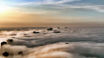 Fotografiile care îţi taie respiraţia: Oraşul văzut prin ceaţă, de la înălţime FOTO