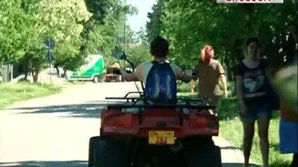 Caz incredibil în Ilfov. Un copil de 12 ani merge la şcoală cu ATV-ul VIDEO