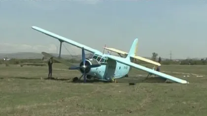 Pilotul şi copilotul avionului utilitar care a aterizat de urgenţă lângă Strehaia consumaseră alcool